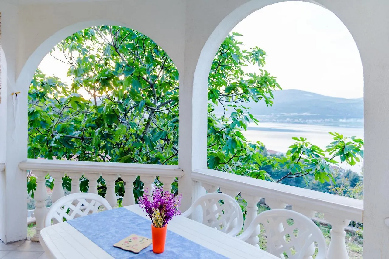 Apartment Sea Star Трогир