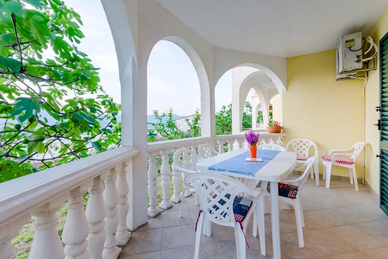 Apartment Sea Star Трогир